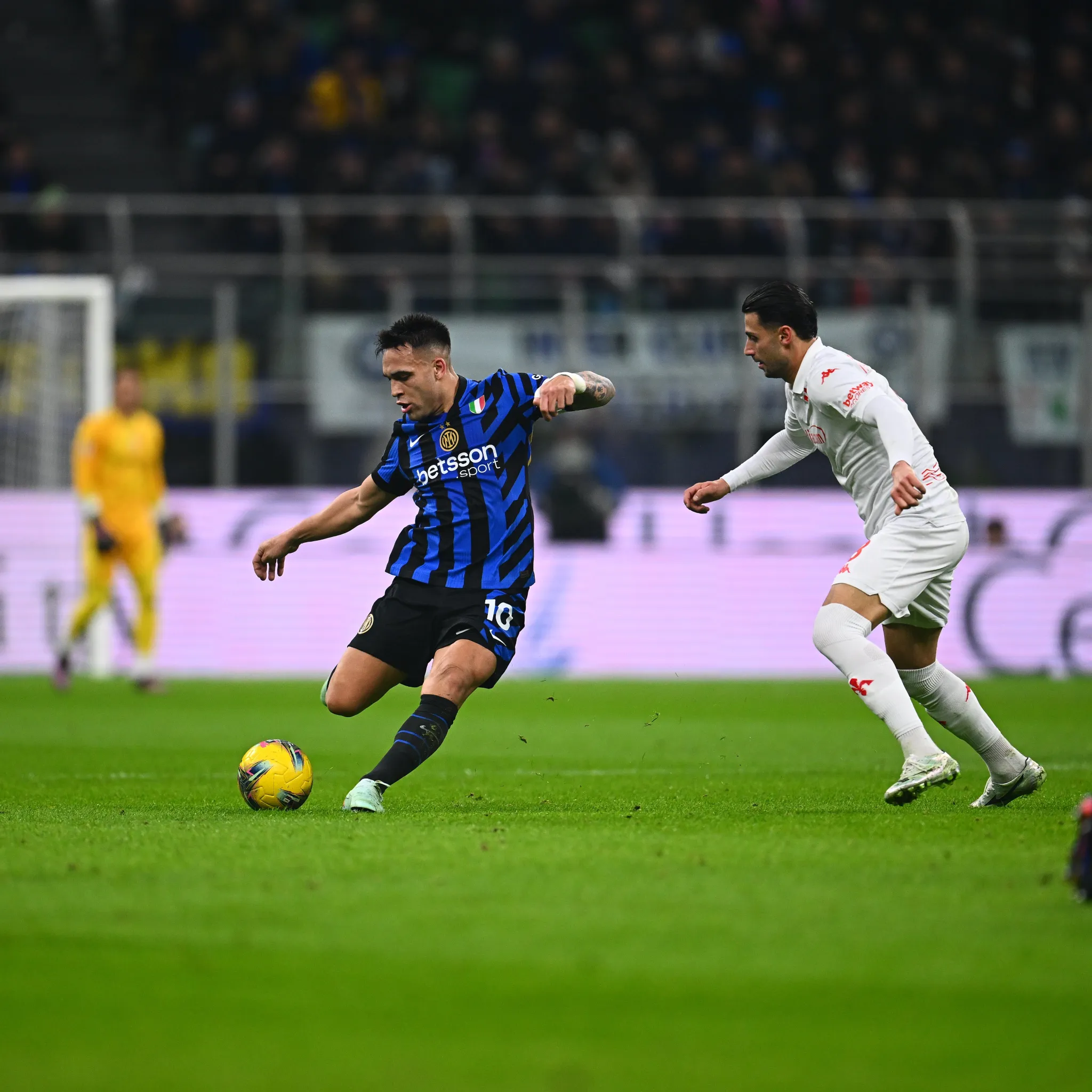 佛罗伦萨客场逆袭，实现惊艳翻盘，引发热议