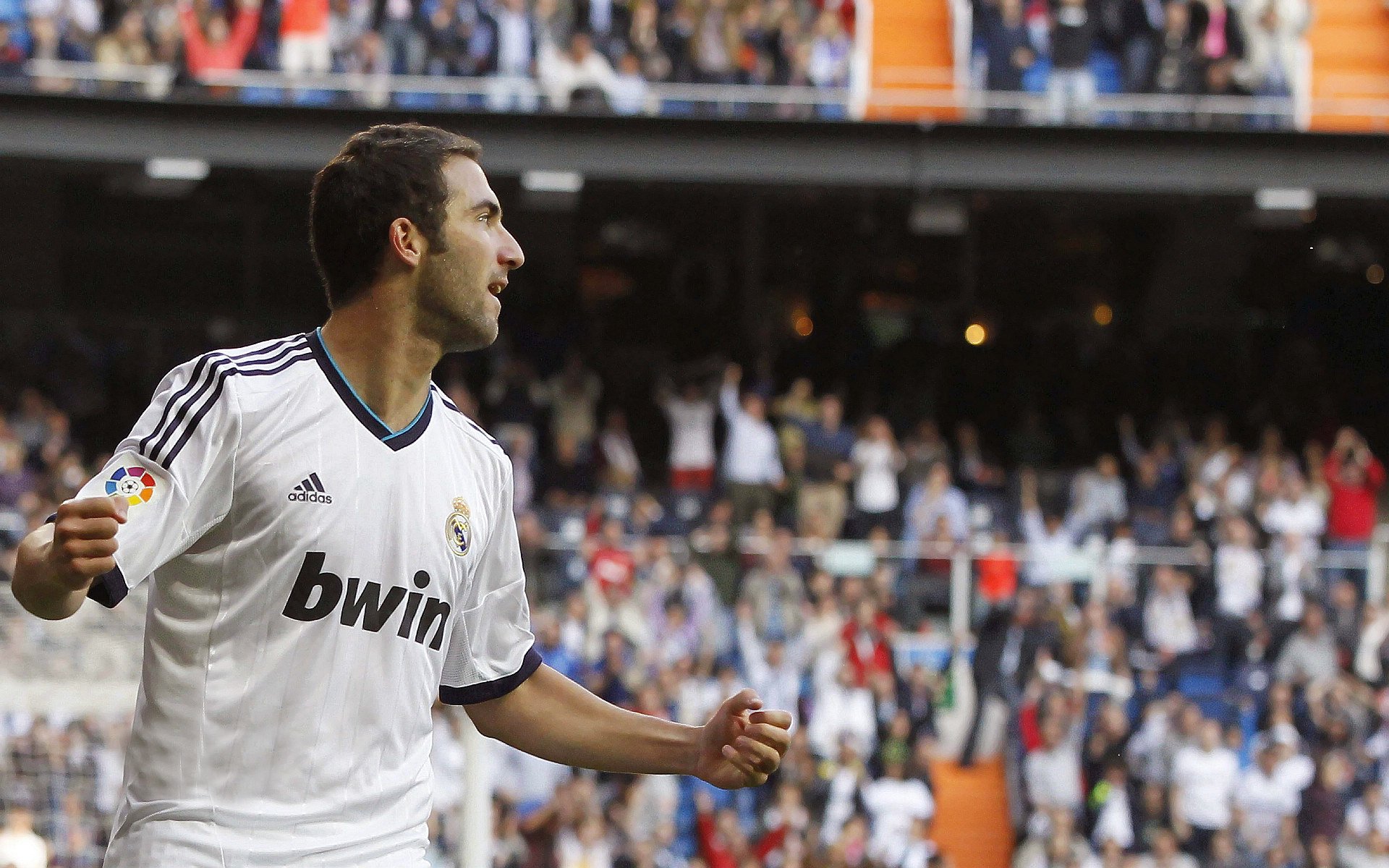 体育巅峰对决，意甲焦点战硝烟弥漫，奇才决胜局绝杀开拓者