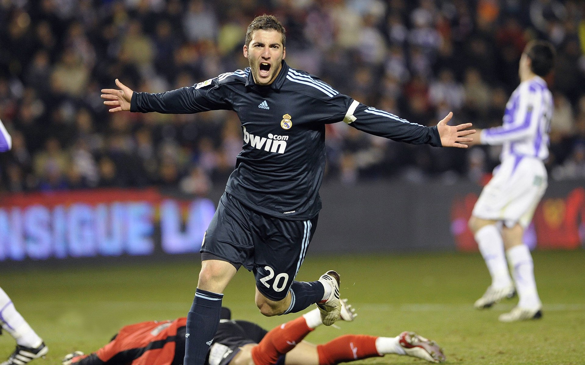 乔治统治级表现撕碎防守!北京横扫老鹰背后的篮球智慧